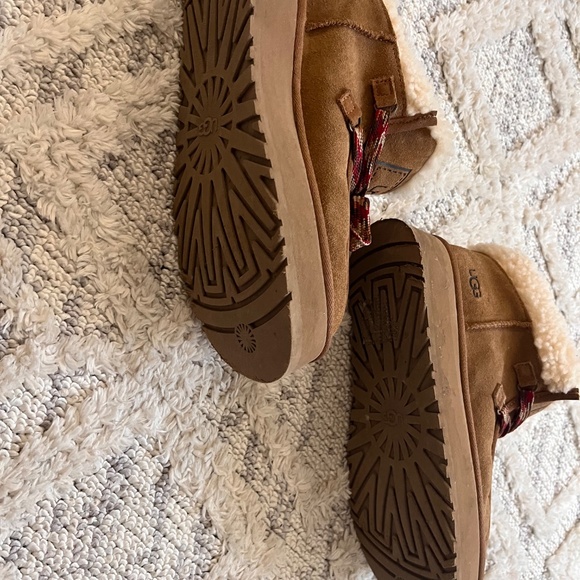 Ugg Funkura Booties Size 8 - Picture 3 of 6